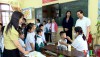 Xã Vĩnh Trụ tổ chức cho học sinh uống thuốc tẩy giun định kỳ