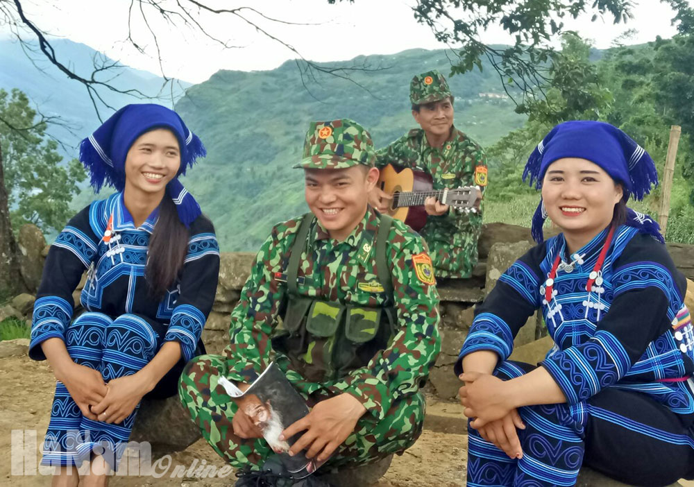 bo doi bien phong y ty gan gui gan bo voi nhan da 56 4