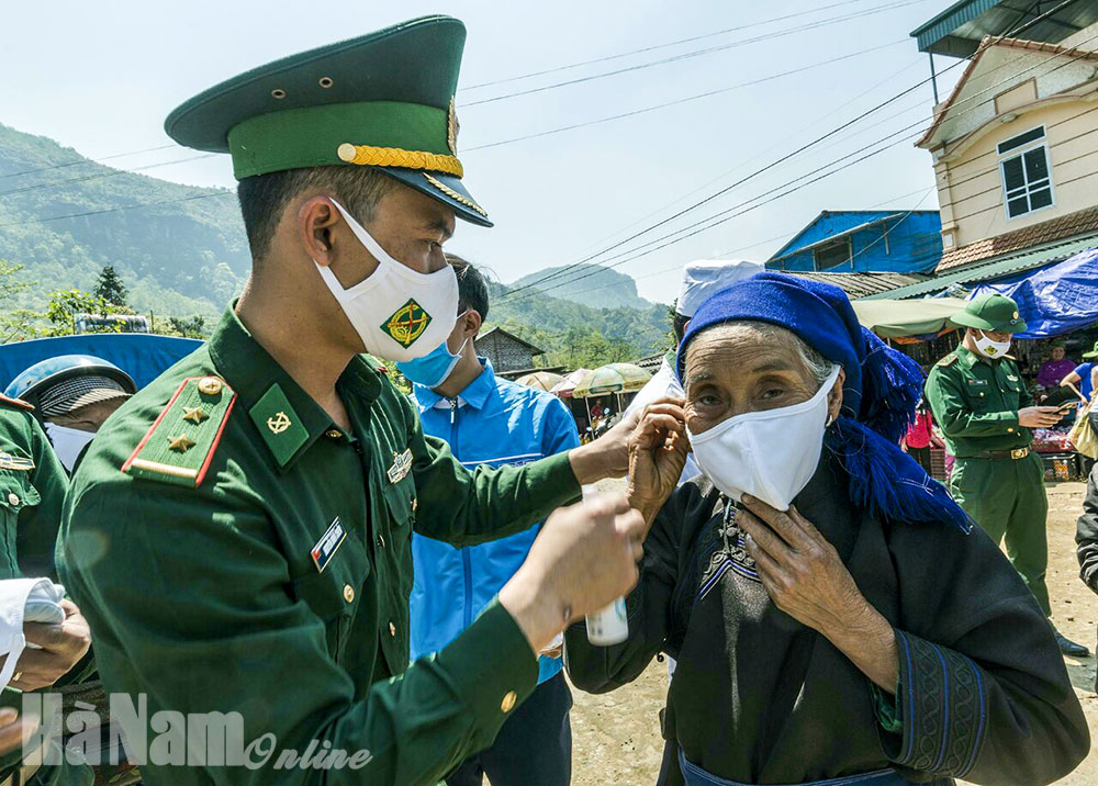 bo doi bien phong y ty gan gui gan bo voi nhan da 56 5