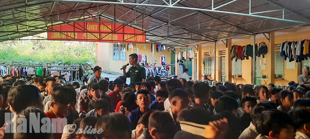 bo doi bien phong y ty gan gui gan bo voi nhan da 56 6 1