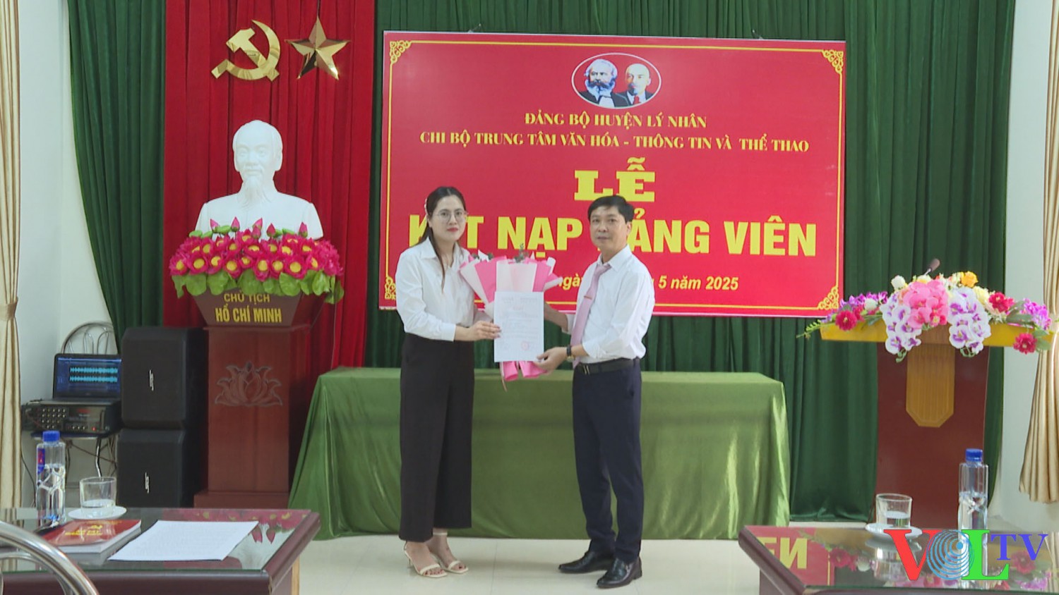 Chi bộ Trung tâm Văn hoá, Thông tin và Thể thao huyện Lý Nhân kết nạp đảng viên mới