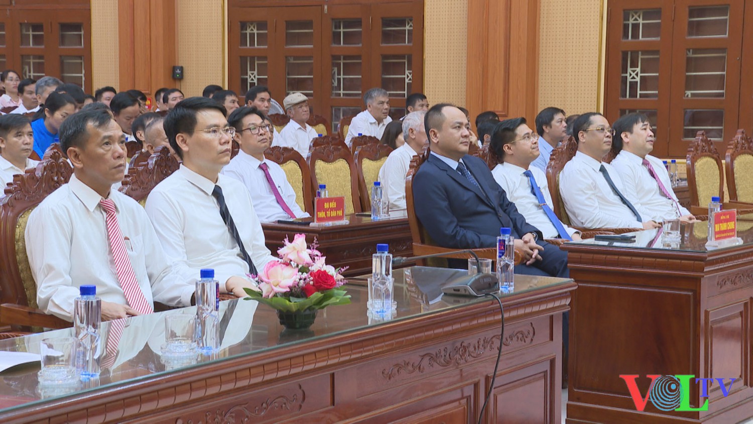 cac dai bieu du hoi nghi tai diem cau xa vinh tru