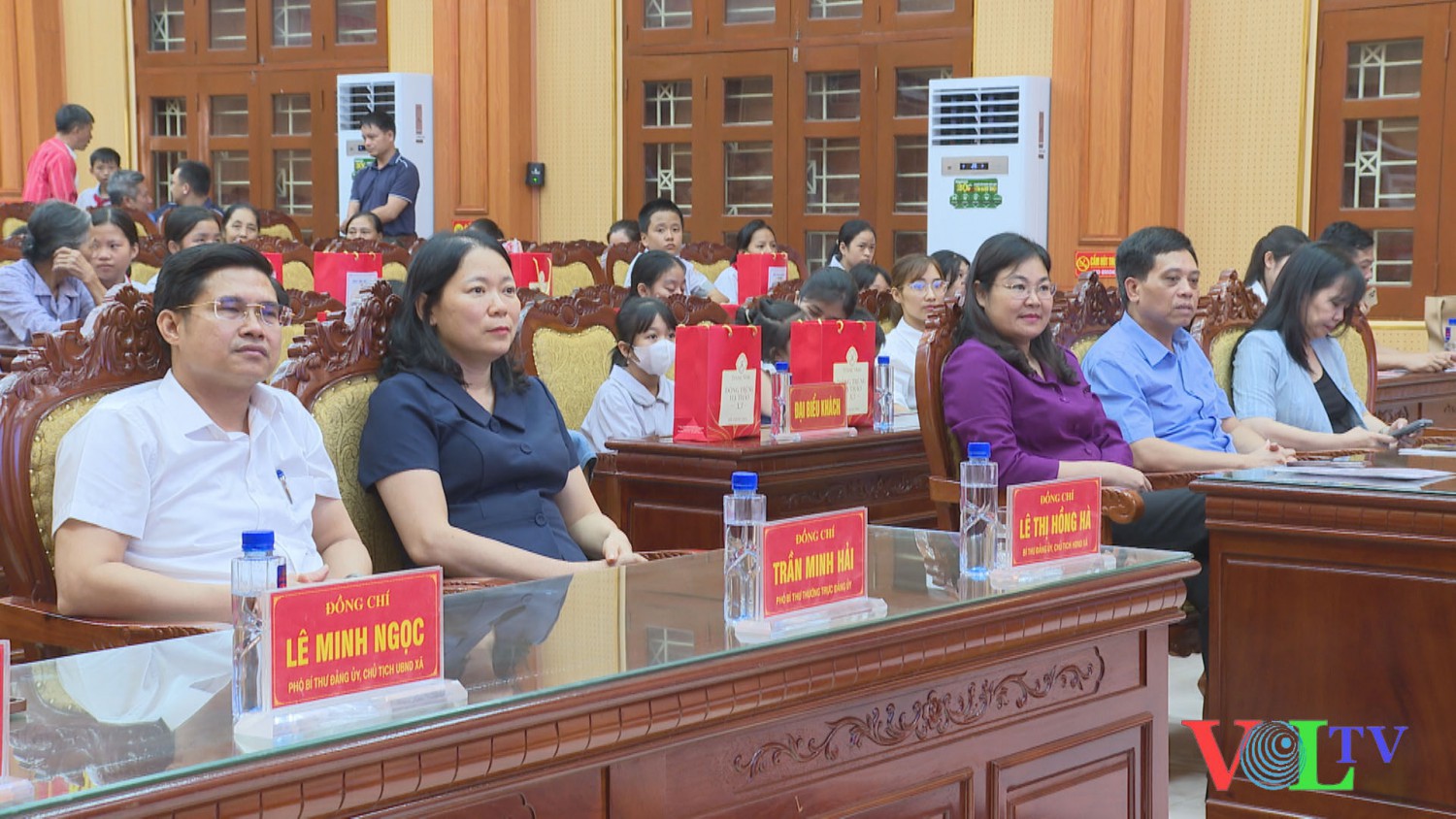 cac dai bieu du hoi nhi