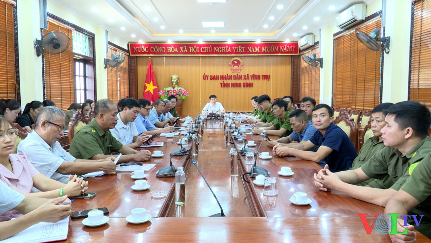 Toàn cảnh hội nghị tại điểm cầu xã Vĩnh Trụ Ảnh Vân Sơn